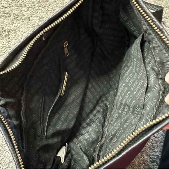 Steve Madden Bsamm Crossbody sling Bag Black faux leather gold hardware punk - Picture 4 of 8